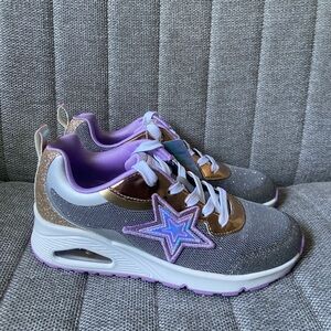 New Skechers with tag